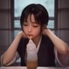 陈晓薇，签证与出行政策专家，曾任职于国际旅行社，女性专业形象清晰自信